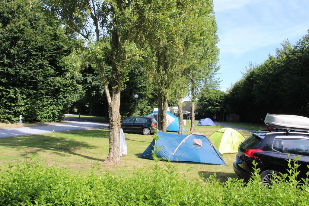 Camping Le Clos De Balleroy Εξωτερικό φωτογραφία